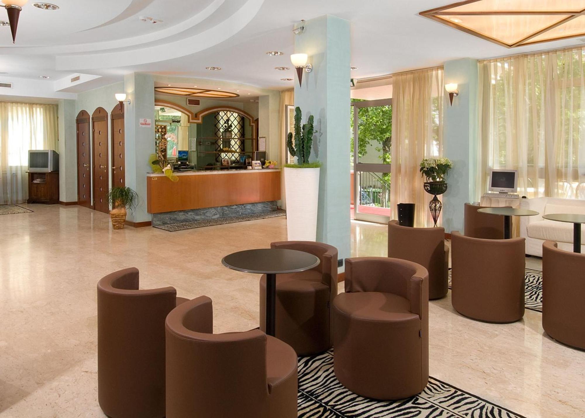 Hotel Savoia เชเซนาติโก ภายนอก รูปภาพ