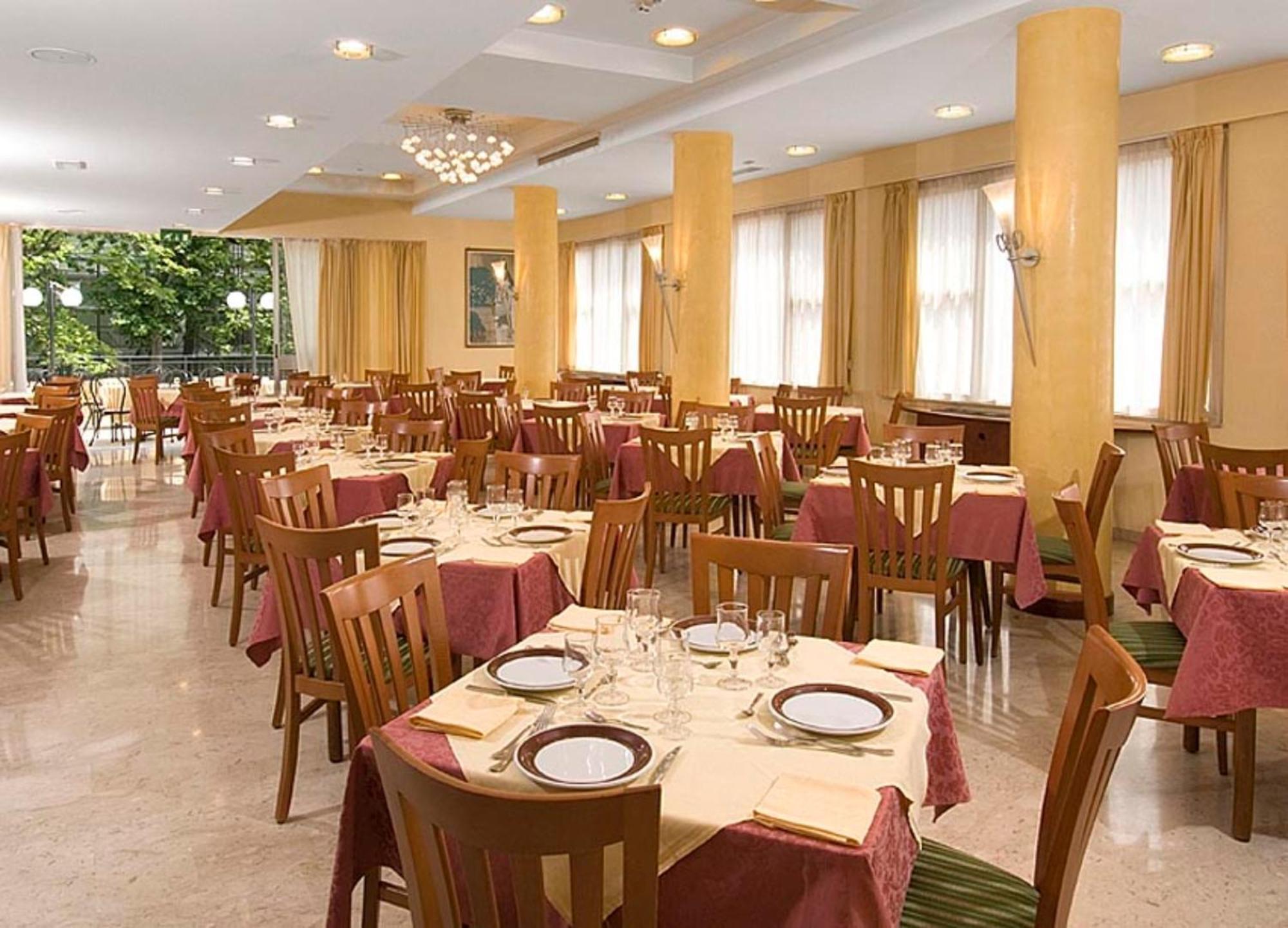 Hotel Savoia เชเซนาติโก ภายนอก รูปภาพ