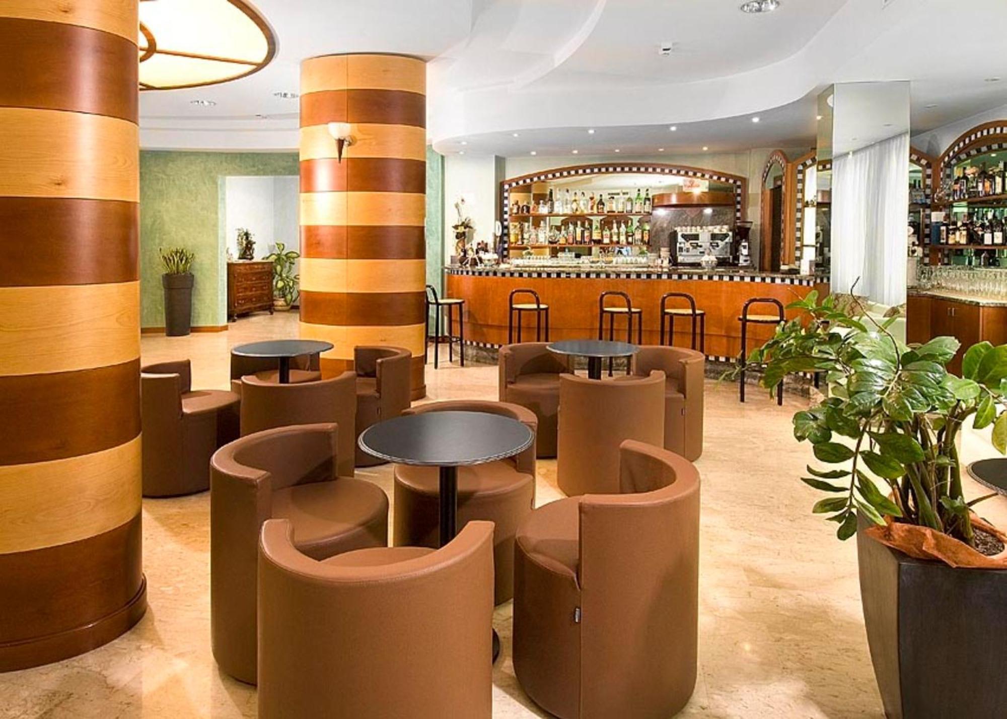 Hotel Savoia เชเซนาติโก ภายนอก รูปภาพ